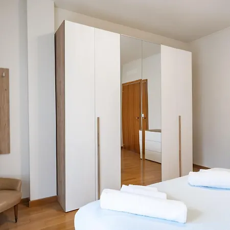 Isola - Near Viscontea Island Apartment Lecco